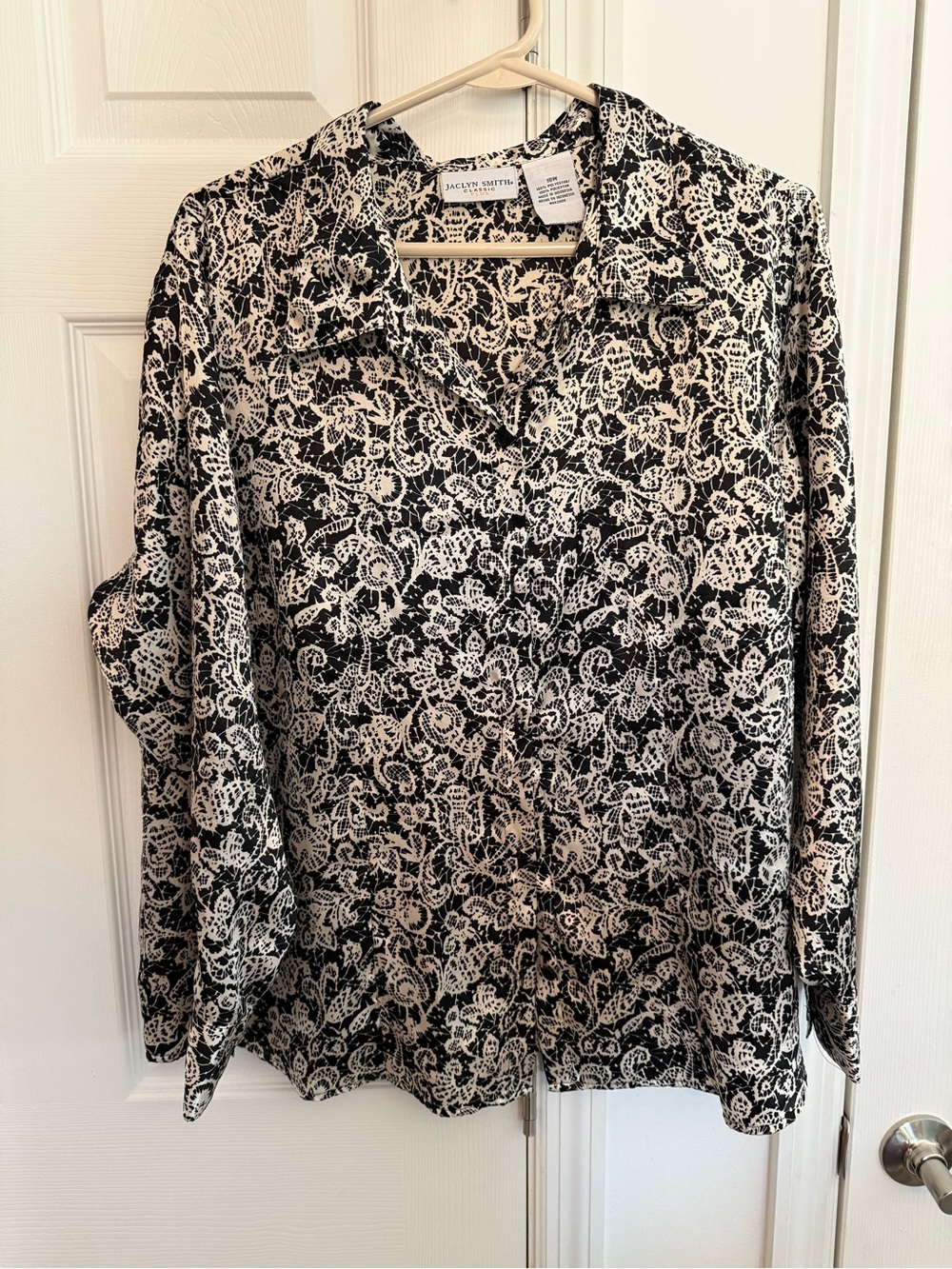 Jaclyn Smith Black & White Floral Print Button Down Shirt